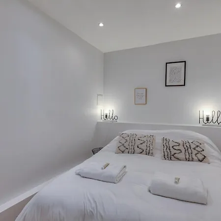 - Buttes Chaumont Botzaris * Paris