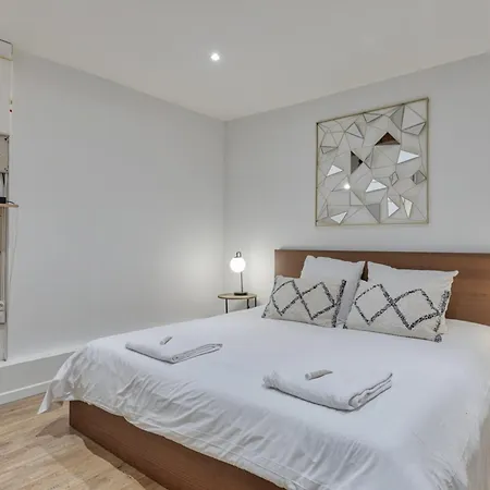 - Buttes Chaumont Botzaris