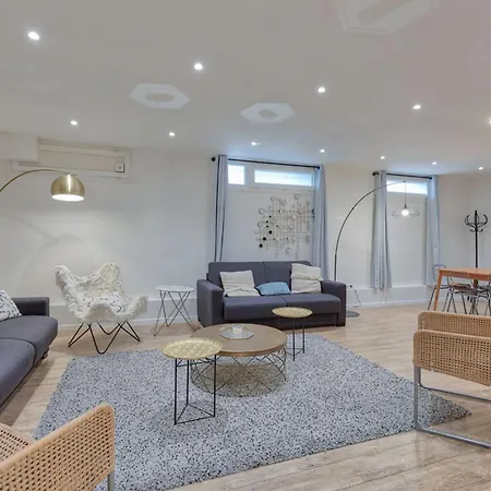 - Buttes Chaumont Botzaris * Paris