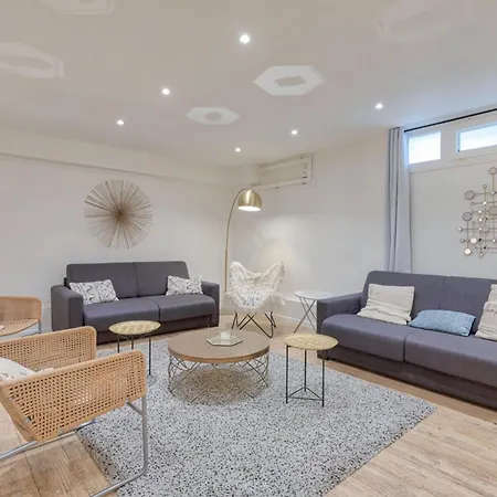 - Buttes Chaumont Botzaris * Paris