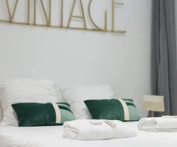 - Buttes Chaumont Botzaris Appartement Paris